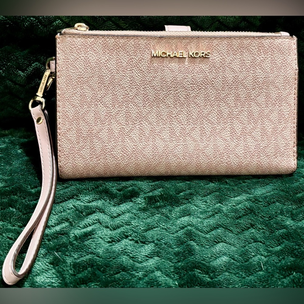 🎀 Michael Kors Jet Set Travel Smartphone Wallet in Powder Blush Multi